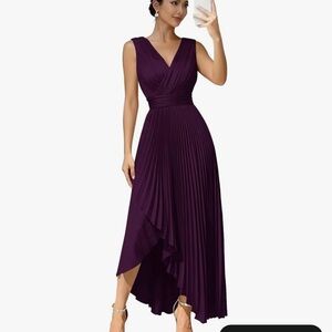 Sleeveless V-Neck Pleated Maxi Dress in Deep Plum